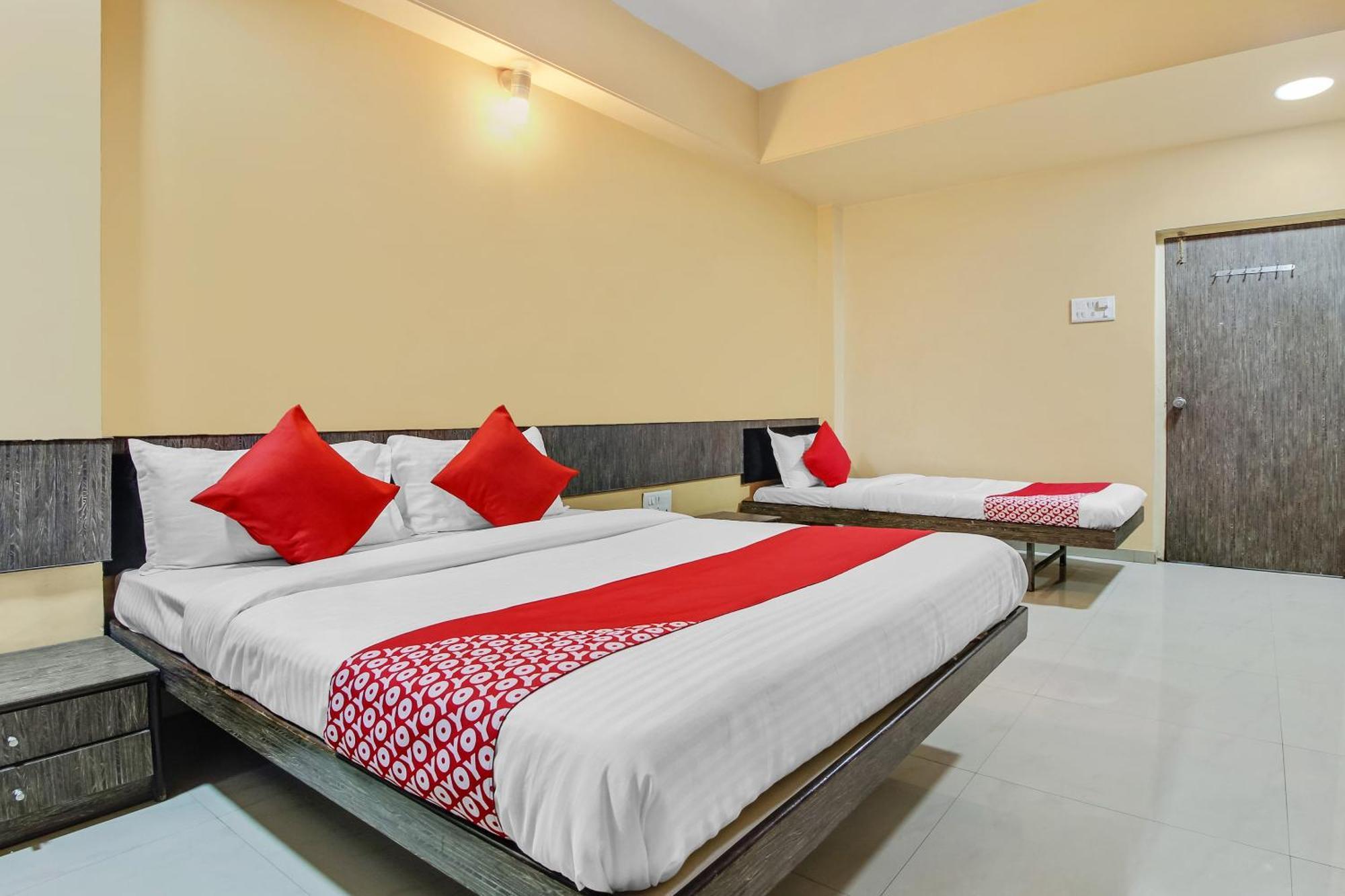 Hotel O Priyanka Residency Solapur Bagian luar foto