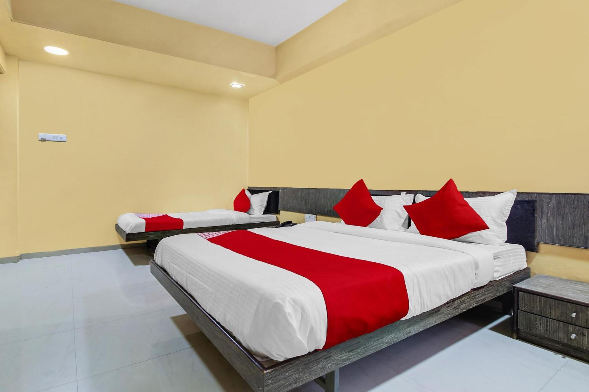 Hotel O Priyanka Residency Solapur Bagian luar foto