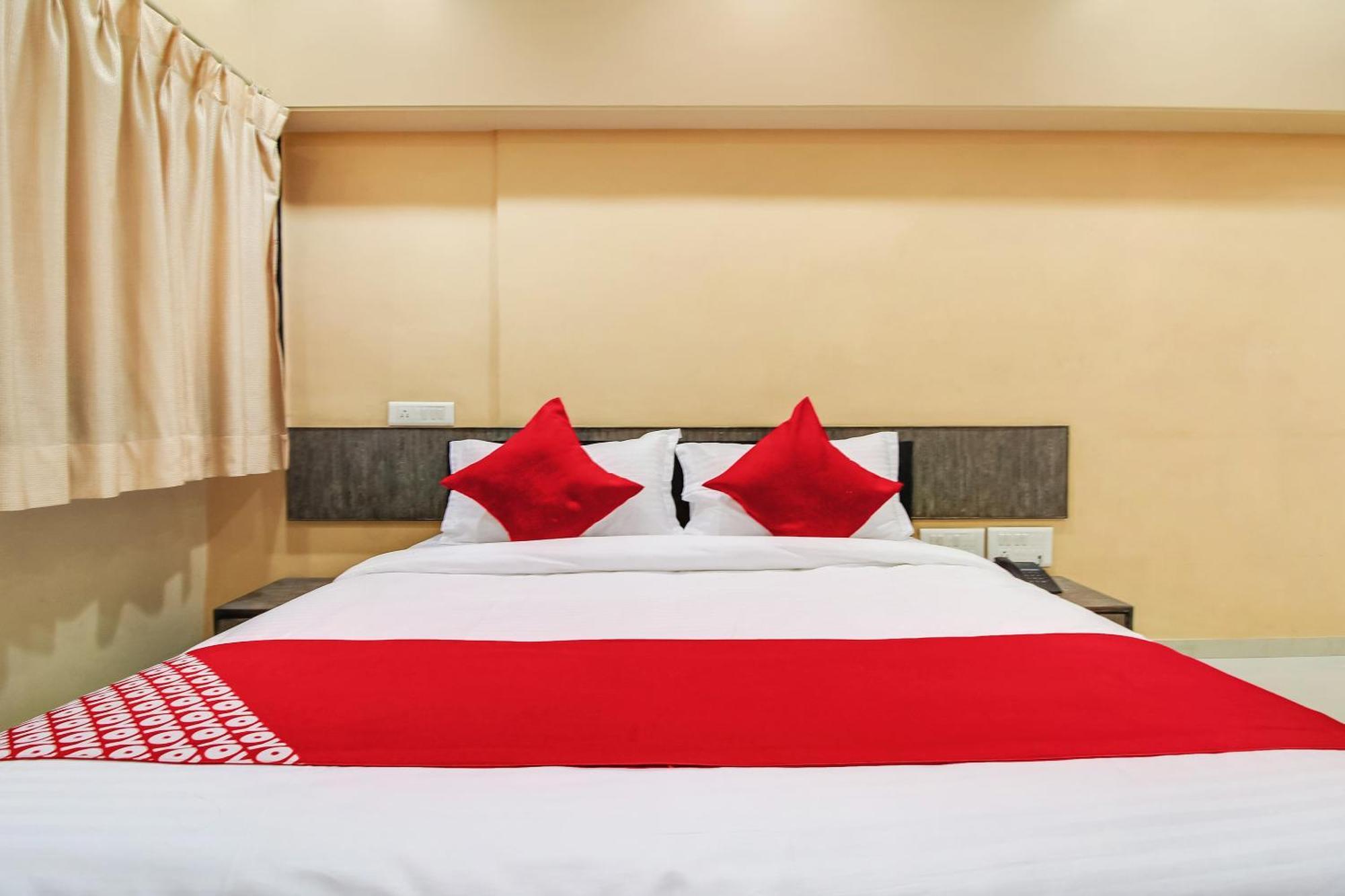 Hotel O Priyanka Residency Solapur Bagian luar foto