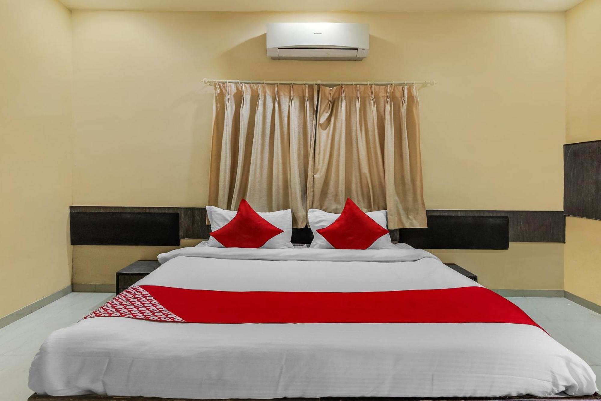 Hotel O Priyanka Residency Solapur Bagian luar foto