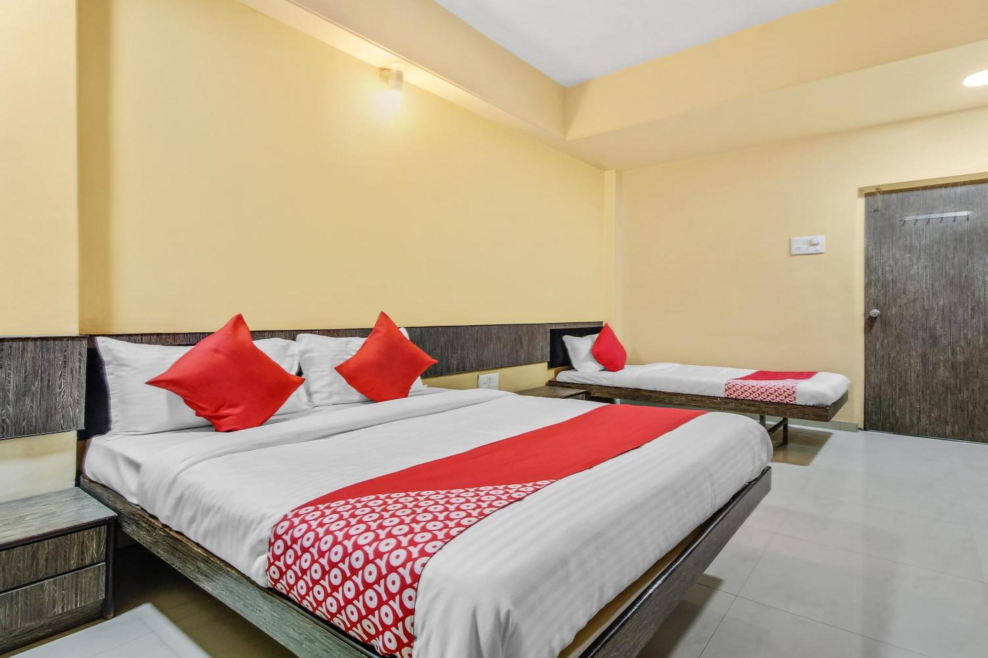 Hotel O Priyanka Residency Solapur Bagian luar foto