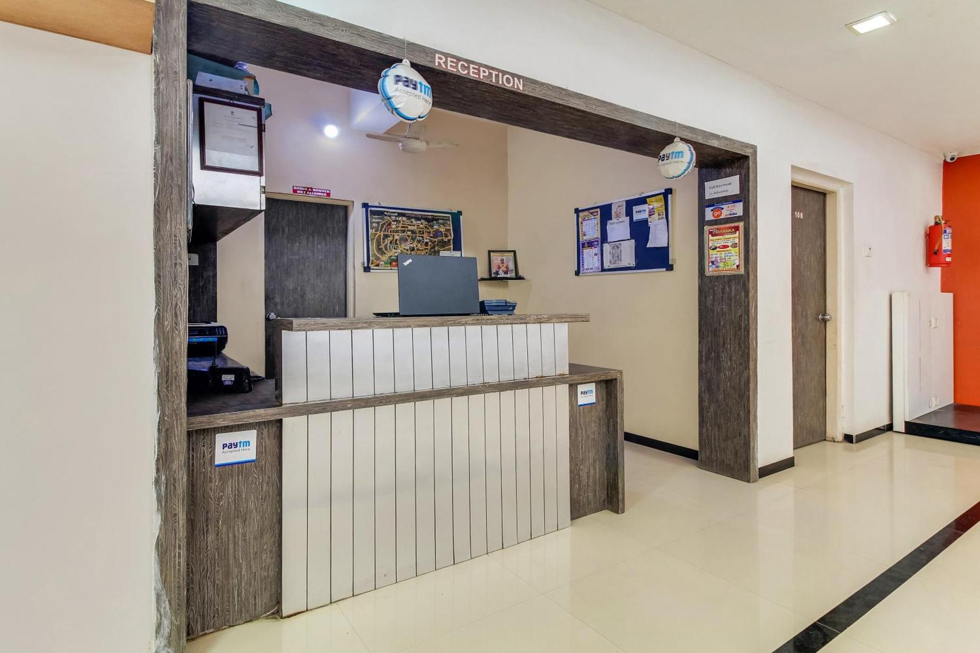 Hotel O Priyanka Residency Solapur Bagian luar foto