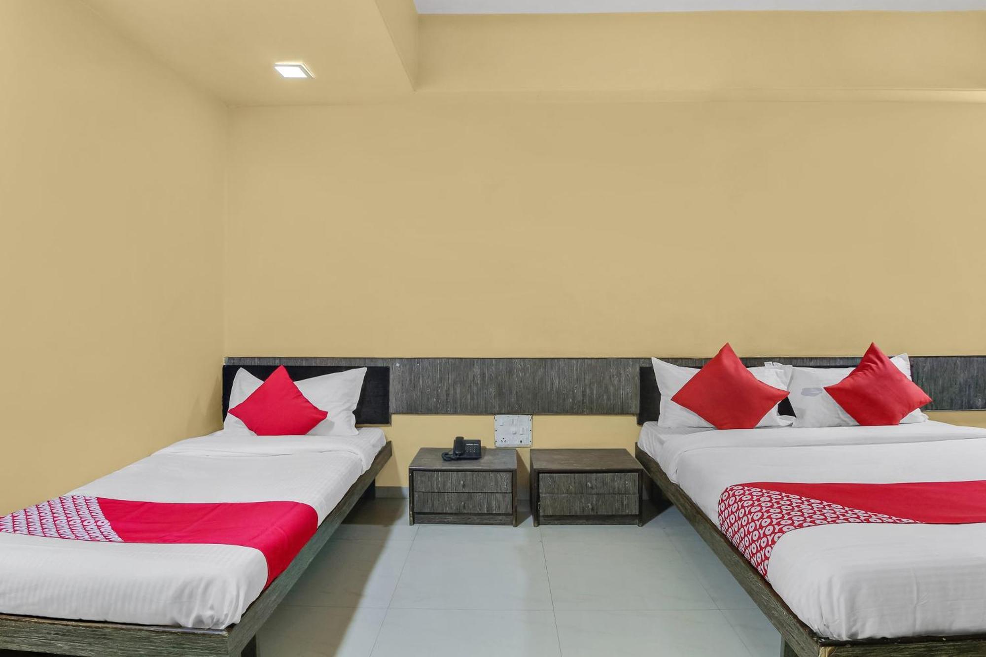 Hotel O Priyanka Residency Solapur Bagian luar foto