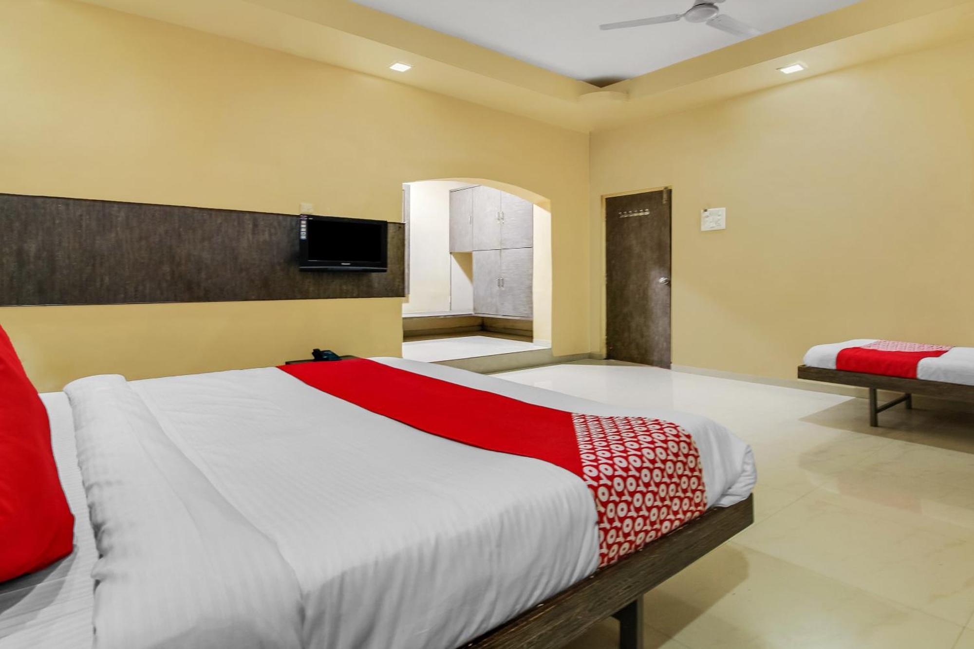 Hotel O Priyanka Residency Solapur Bagian luar foto